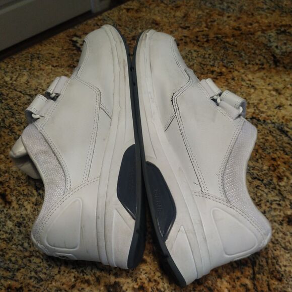 New Balance 813 White Men's Casual Hook and Loop Strap Sneakers MW813HWT Size 9 - Picture 6 of 12